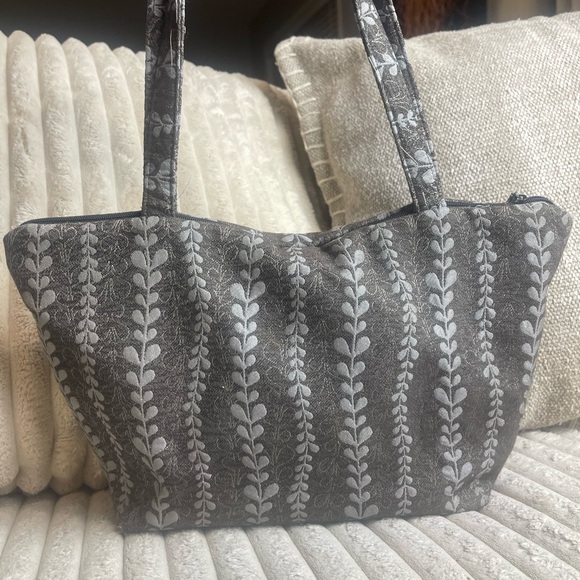 Maruca Patterned Gray Tote Bag with Front Pocket - Women's Everyday Carry - Picture 5 of 8